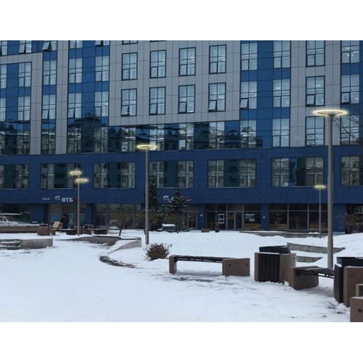 éclairage publique lampadaire pour illuminer route et passage